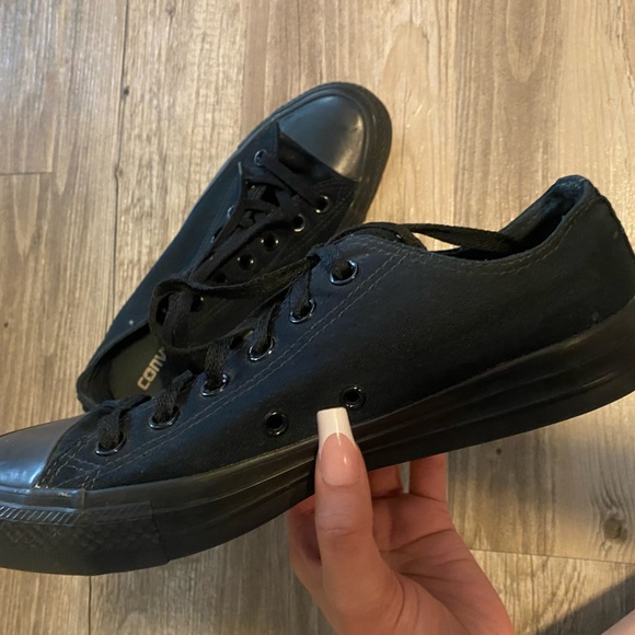 Black Low-Top Converse - Picture 6 of 7